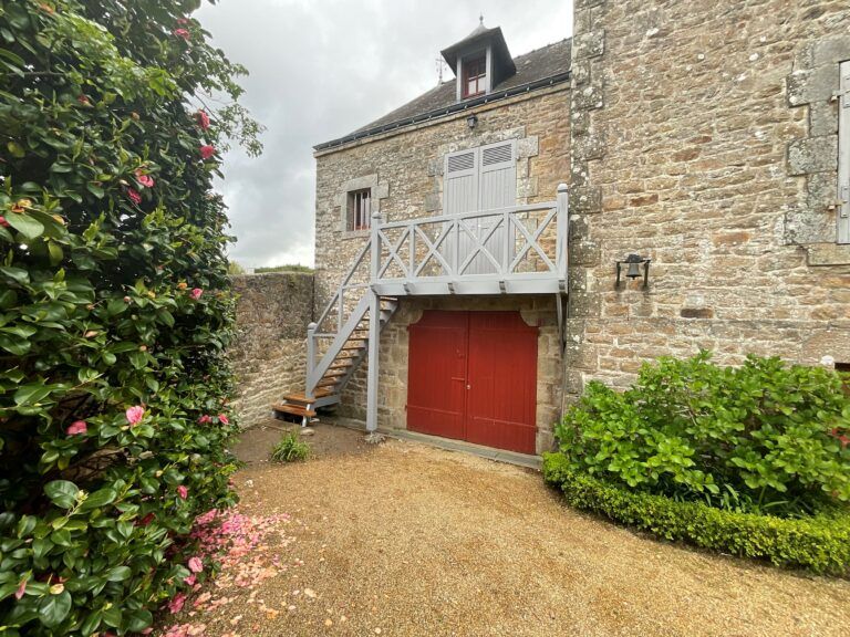 Escalier bois exotique extérieur avec balcon !